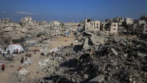 Israeli Armored Vehicles Advance into Major Gaza City Residential District